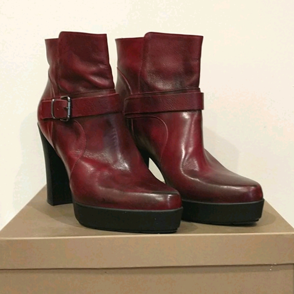 Jeannot Italy Burgundy Leather Ankle Boots